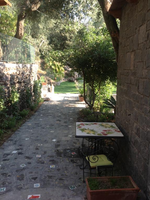 Couette-café La Dimora Le Fumarole 2*