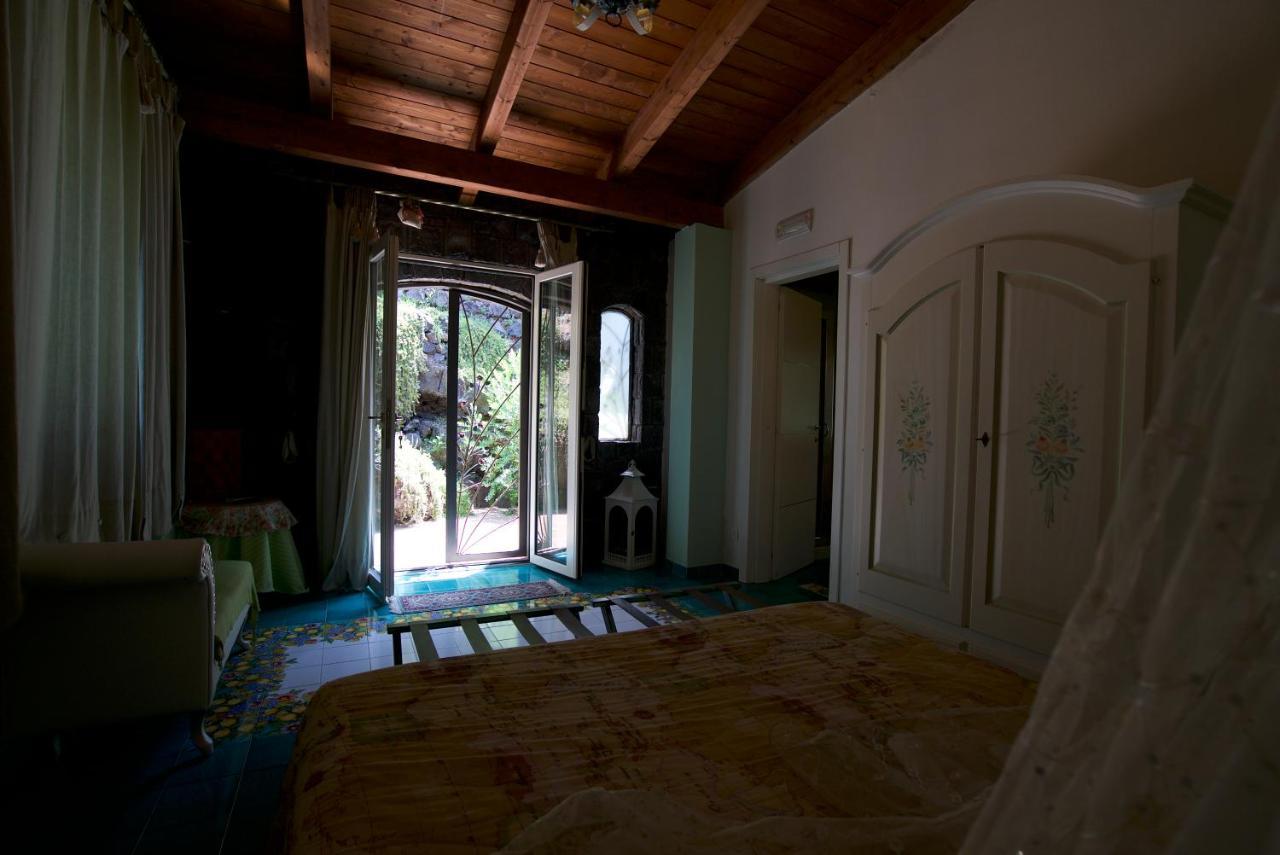 Couette-café La Dimora Le Fumarole 2*